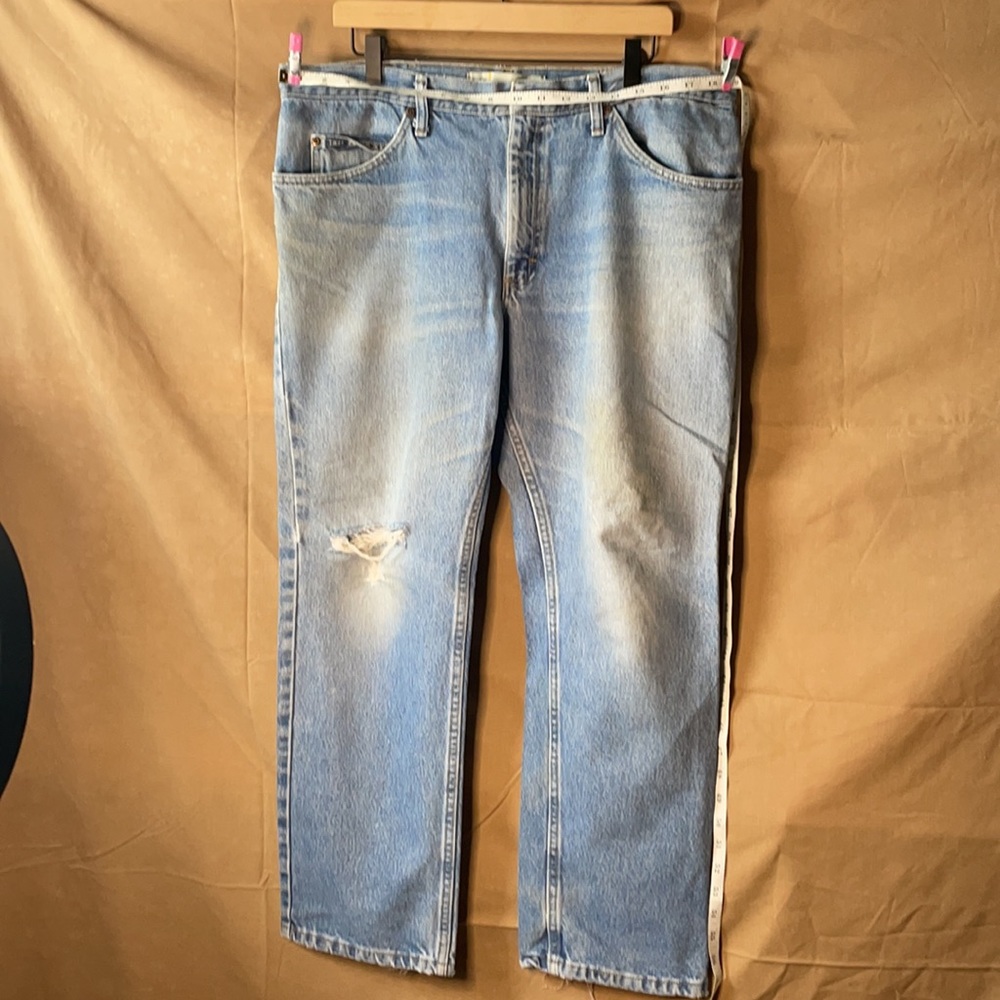 ⭐Lee reg fit 38/29 from a smoke and pet friendly home